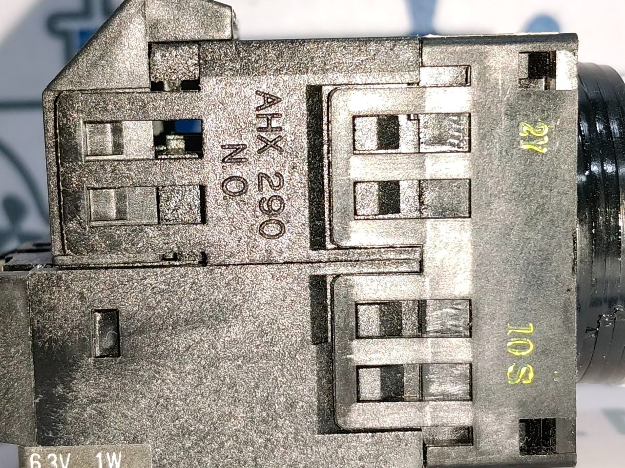 Fuji Electric AH22-GL1 Push Button Command Switch 100-110V 50-60Hz