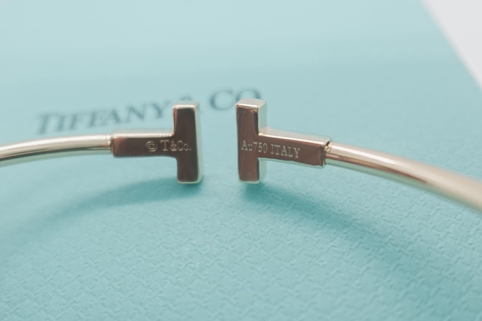 New.Tiiffany&Co.T Wire Bangle Bracelet 18k White Gold Diamond Size small