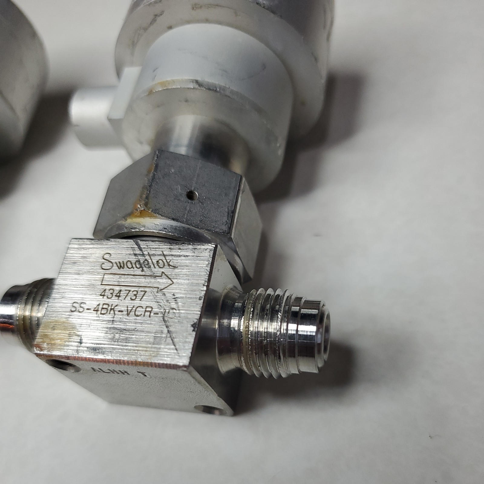 Swagelok SS-4BK-VCR-1C Bellows Sealed Pneumatic Valves 1/4 in VCR Lot of 2 Used