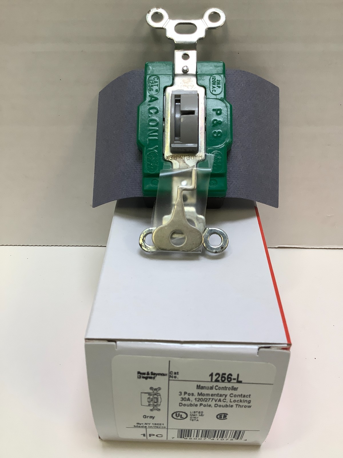 Legrand 1256L Manual Controller, 3Pos. Momentary Contact, 30A, 120/277VAC, 10pk