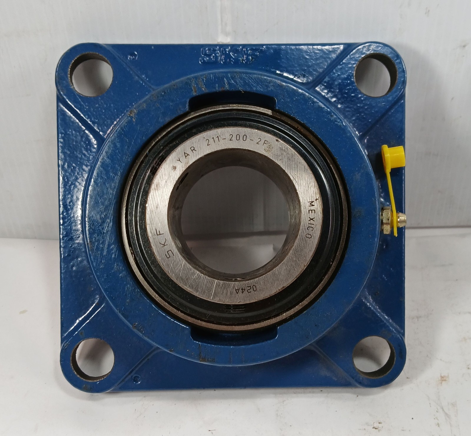 1 NEW SKF FY2.TF 4 BOLT SQUARE FLANGED BALL BEARING UNIT NIB ***MAKE OFFER***