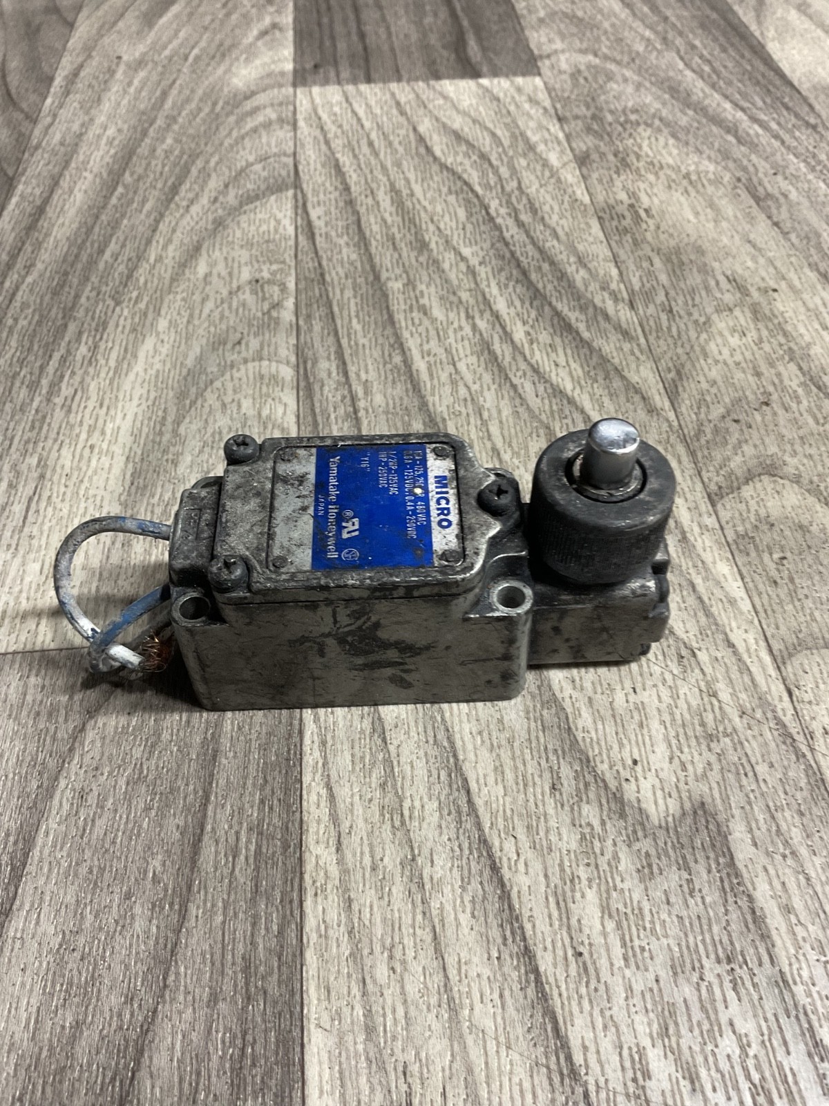 Yamatake Honeywell Micro Switch Y16 *Free Shipping* #4011A6