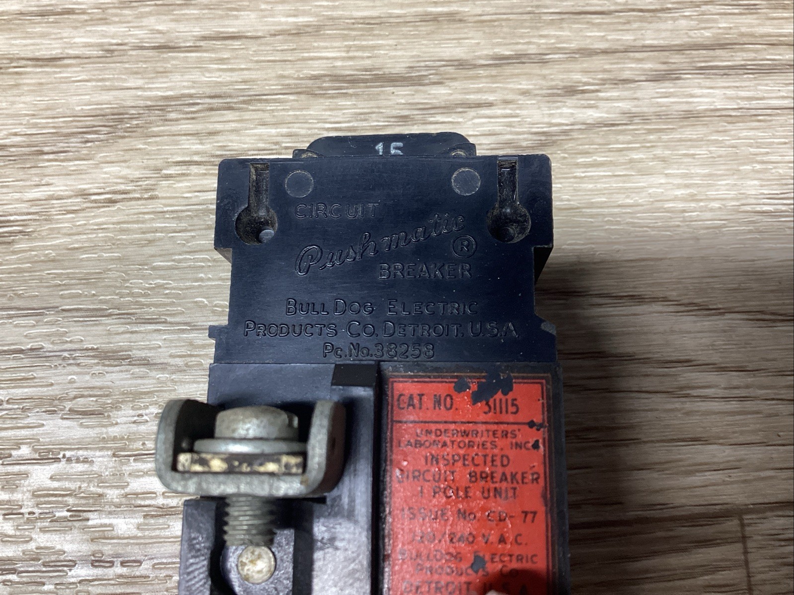 PUSHMATIC BULLDOG CIRCUIT BREAKER 15 AMP 1 POLE 38258 #813F131*CO