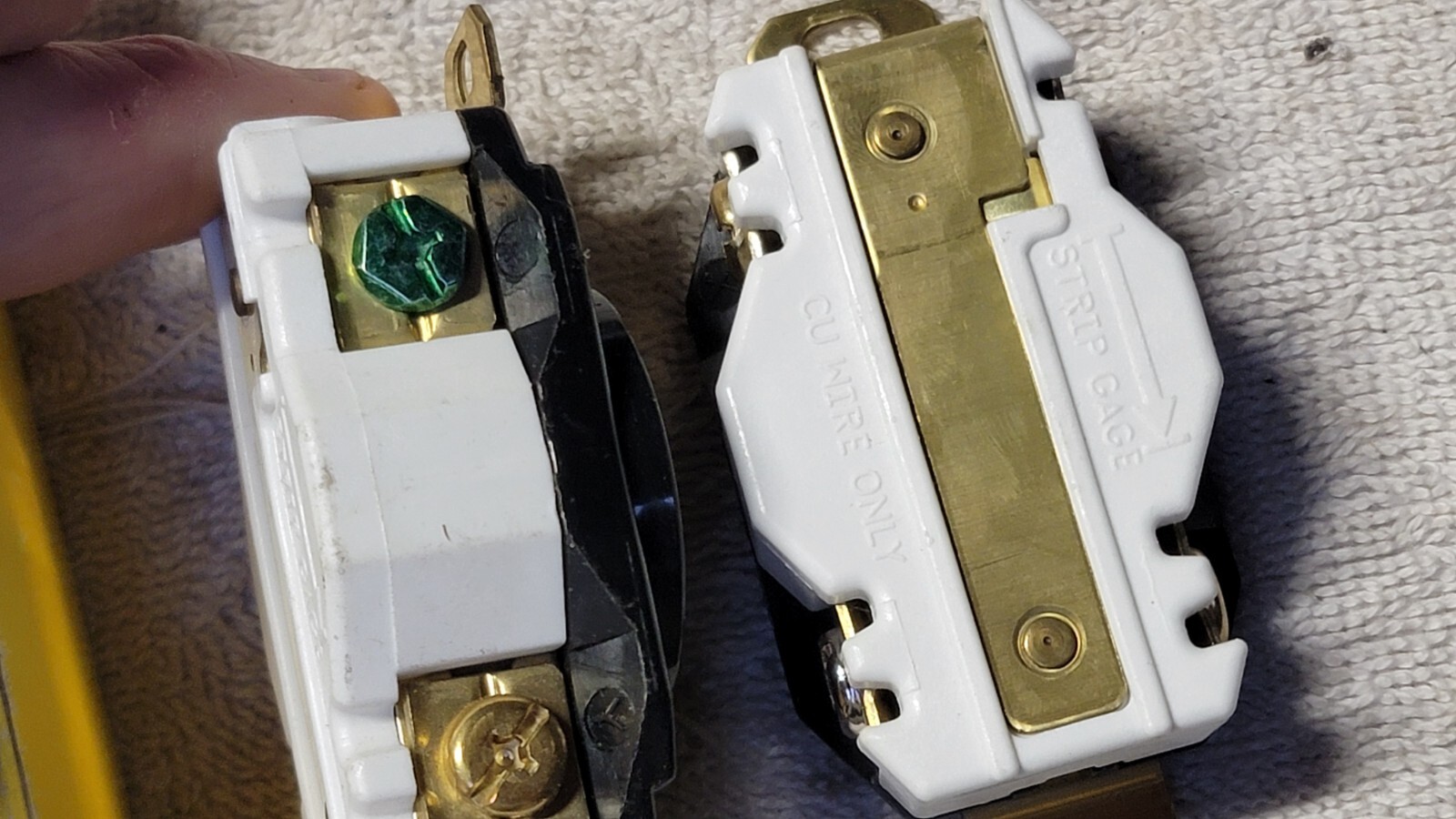 HUBBELL HBL2410 Twist Lock Receptacle 3 Pole 20A 125/250V LOT OF 3 FREE SHIP NOS