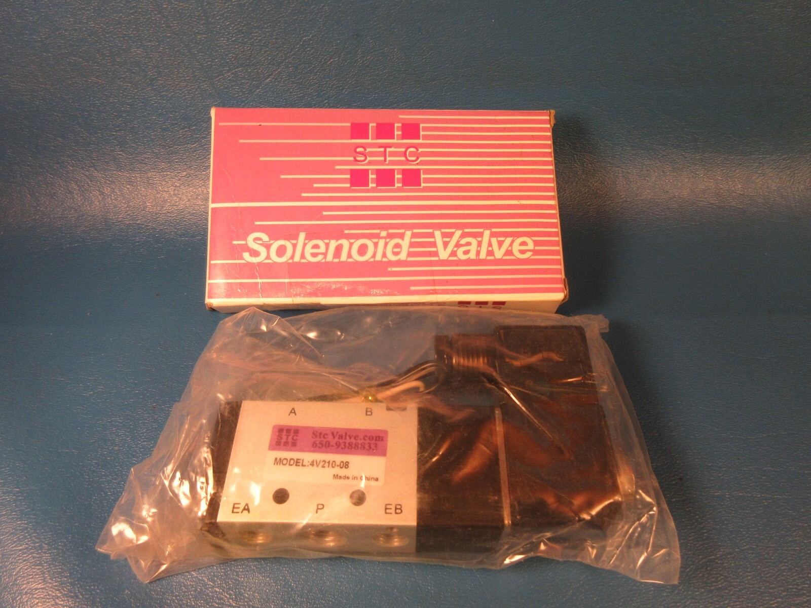 STC 4V210-08, Solenoid Valve, AC110V, 60Hz, Sizto Tech Corporation (AirTAC)