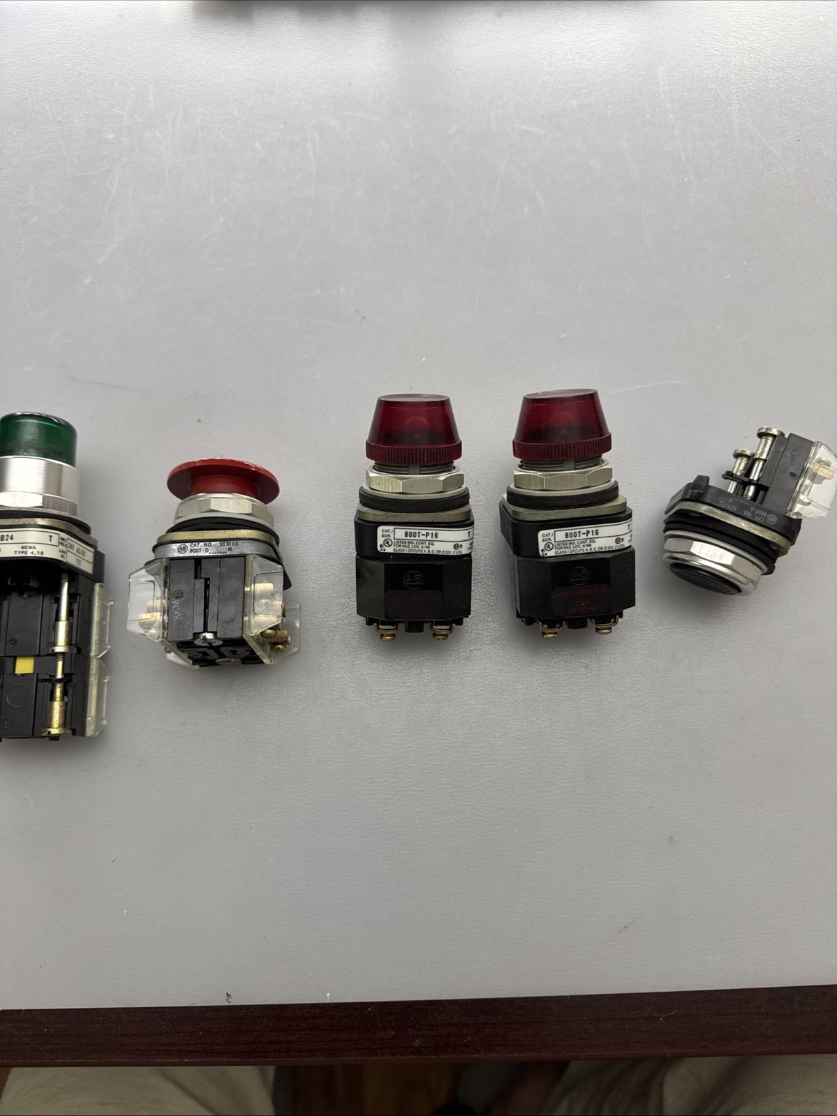 Lot of 5 MIX ALLEN BRADLEY 800T-QB24G PUSHBUTTON ILLUMINATED GREEN READ