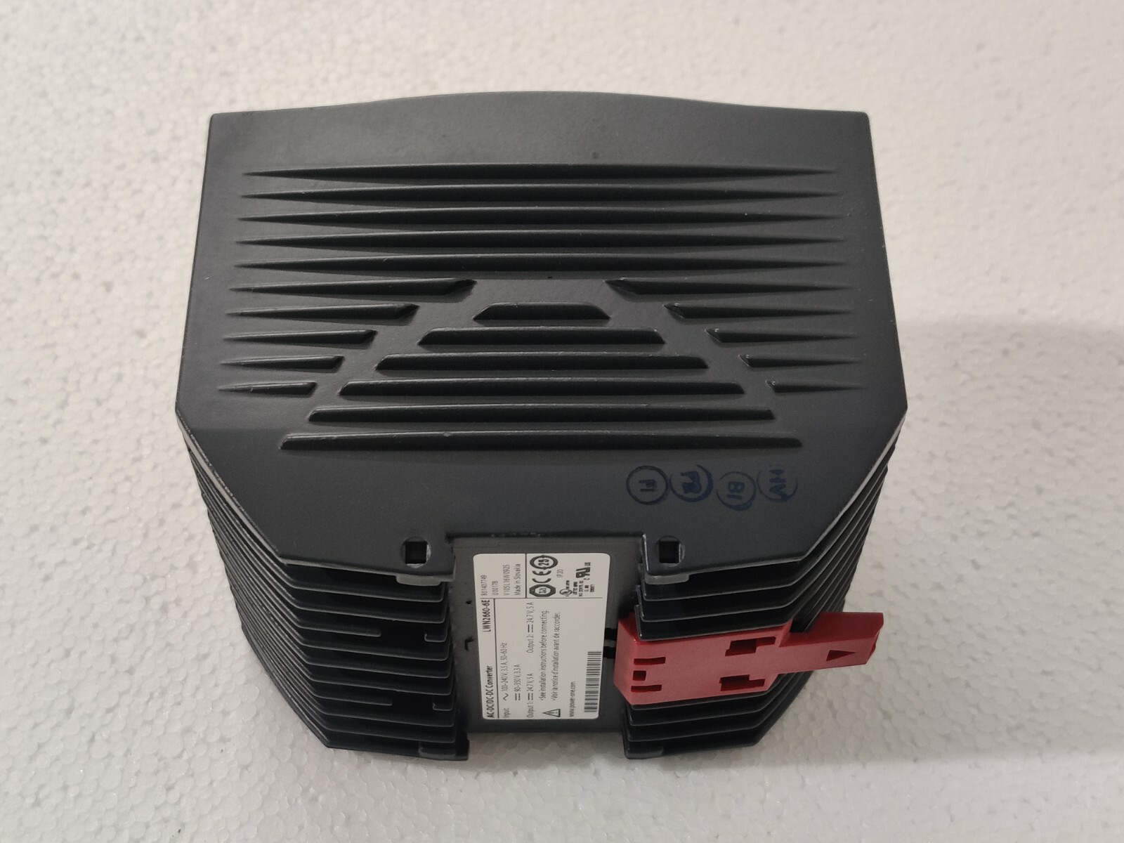 Power-One LWN2660-6E AC-DC/DC-DC Converter 100-240v, 3.5a / 24.7V, 5a