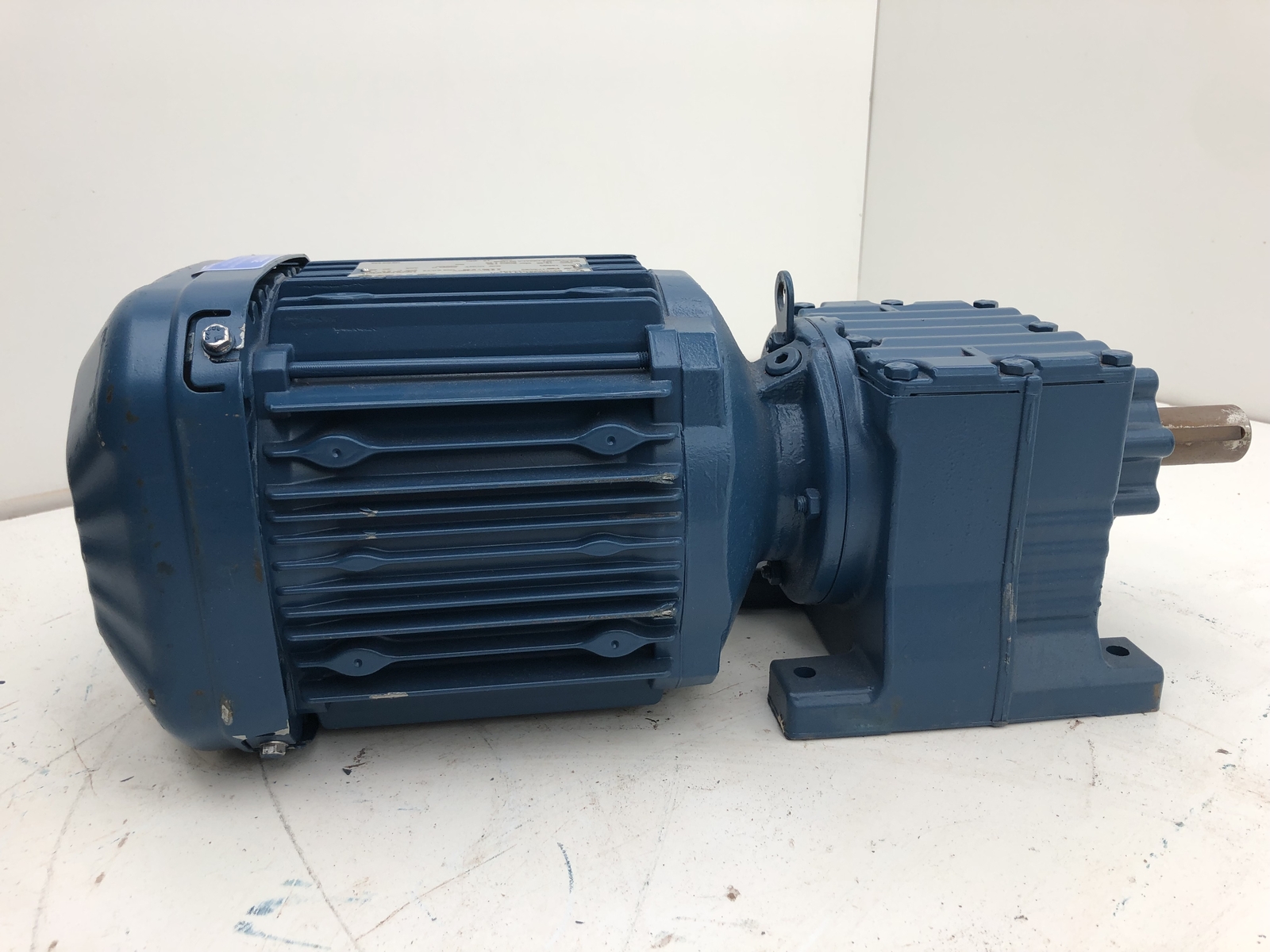 SEW EURODRIVE R27DRE90M4/DH AC GEARMOTOR
