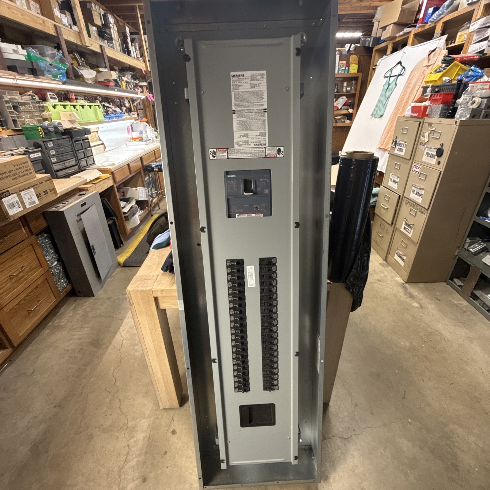 Seimens P1C42ML400ATST 300 Amp Main Breaker Panel With Circuit Breakers Include