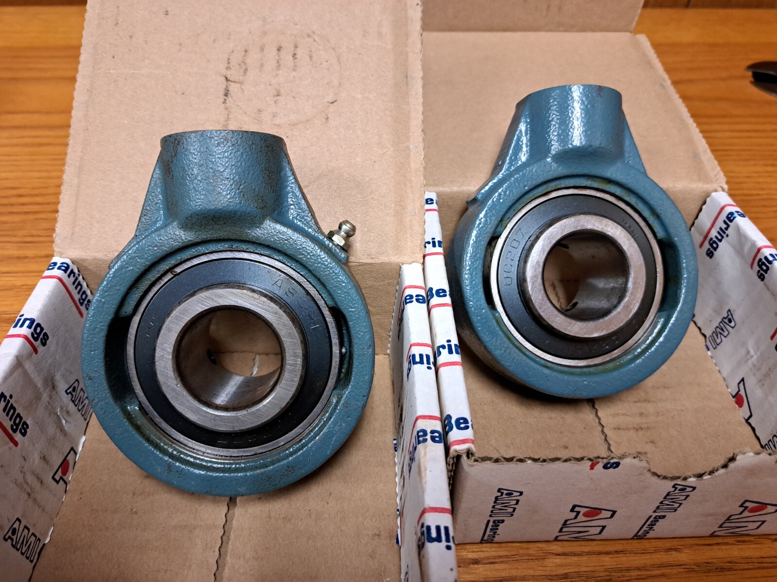 LOT OF 2 AMI Hanger Bearing UCECH207-20 1 1/4” Shaft Thread Size PF 3/4 UC207-20