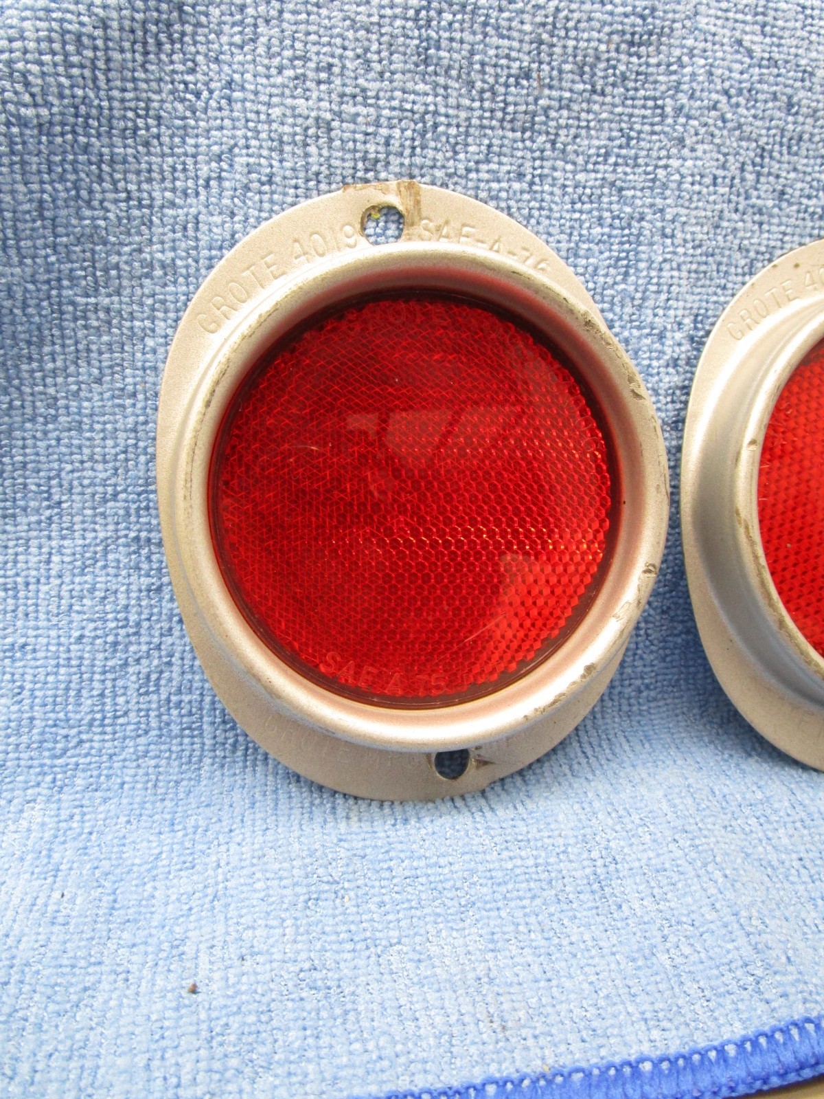 x2 Grote 4006 3″ Reflector with 4019 Bezel SAE-A-76 SAE-A-75