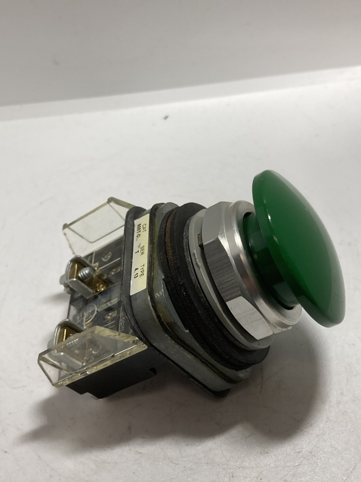 ALLEN BRADLEY 800T-D1D1 PUSHBUTTON MUSHROOM GREEN 1NO SERIES T