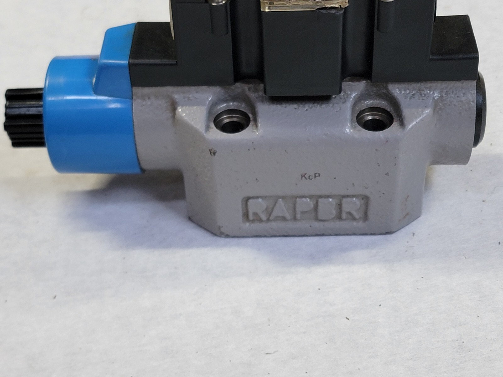 Toyo-oki Kogyo HD3-2S-KcP-03A-LYD 2 Hydraulic Valve NOS FREE SHIP LOC SHF J