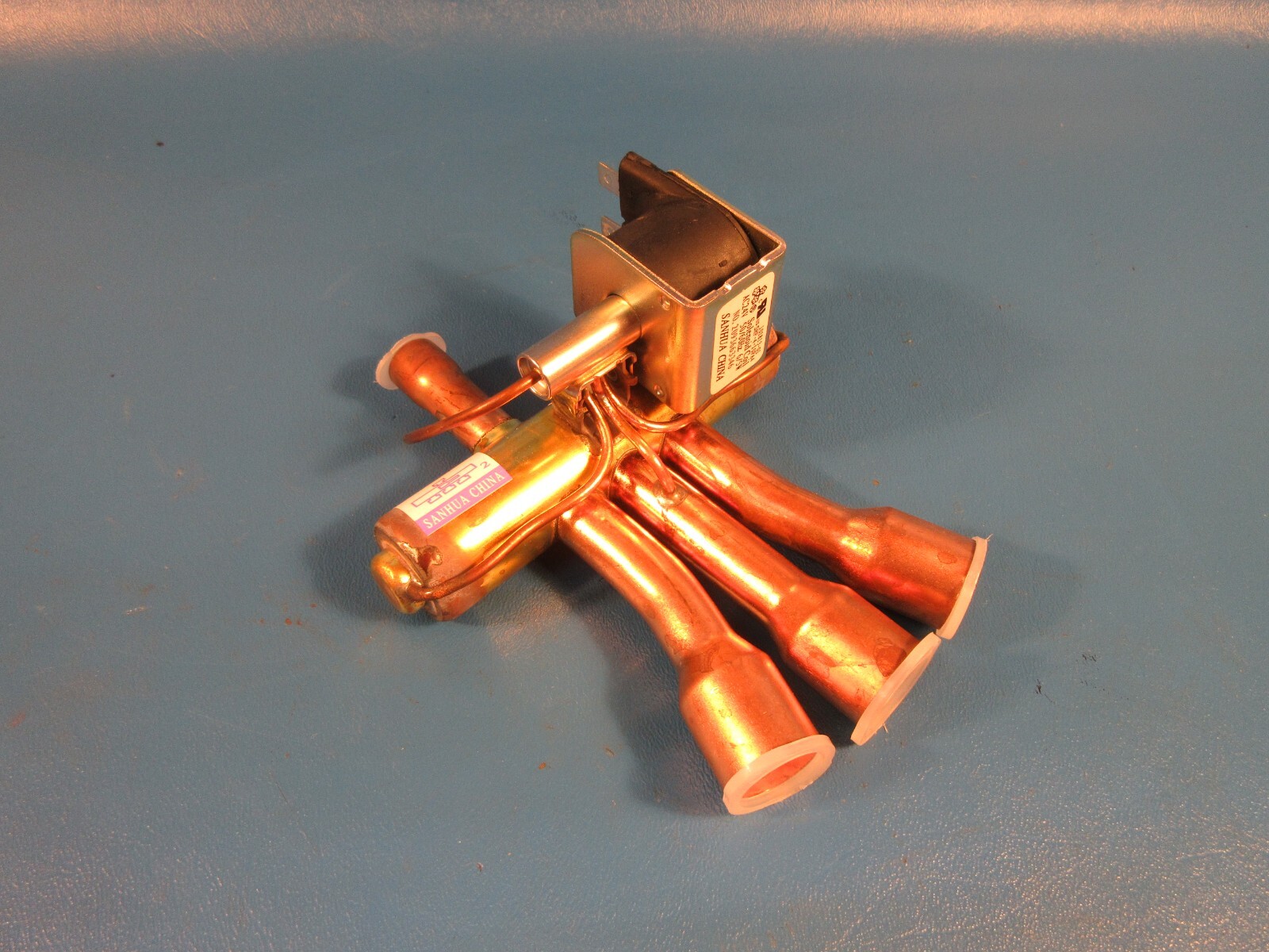 Lennox 34W44 Reversing Valve w/ Solenoid Coil, Coil, 24V, 50/60HZ, 1/2″ X 3/4″