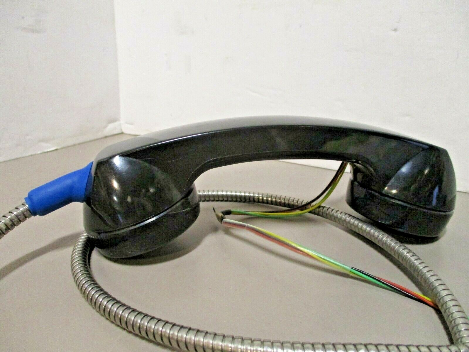 RayTel 2209981 Telephone Handset Short Classic Armored 4-Pin Plug 32″ Cord