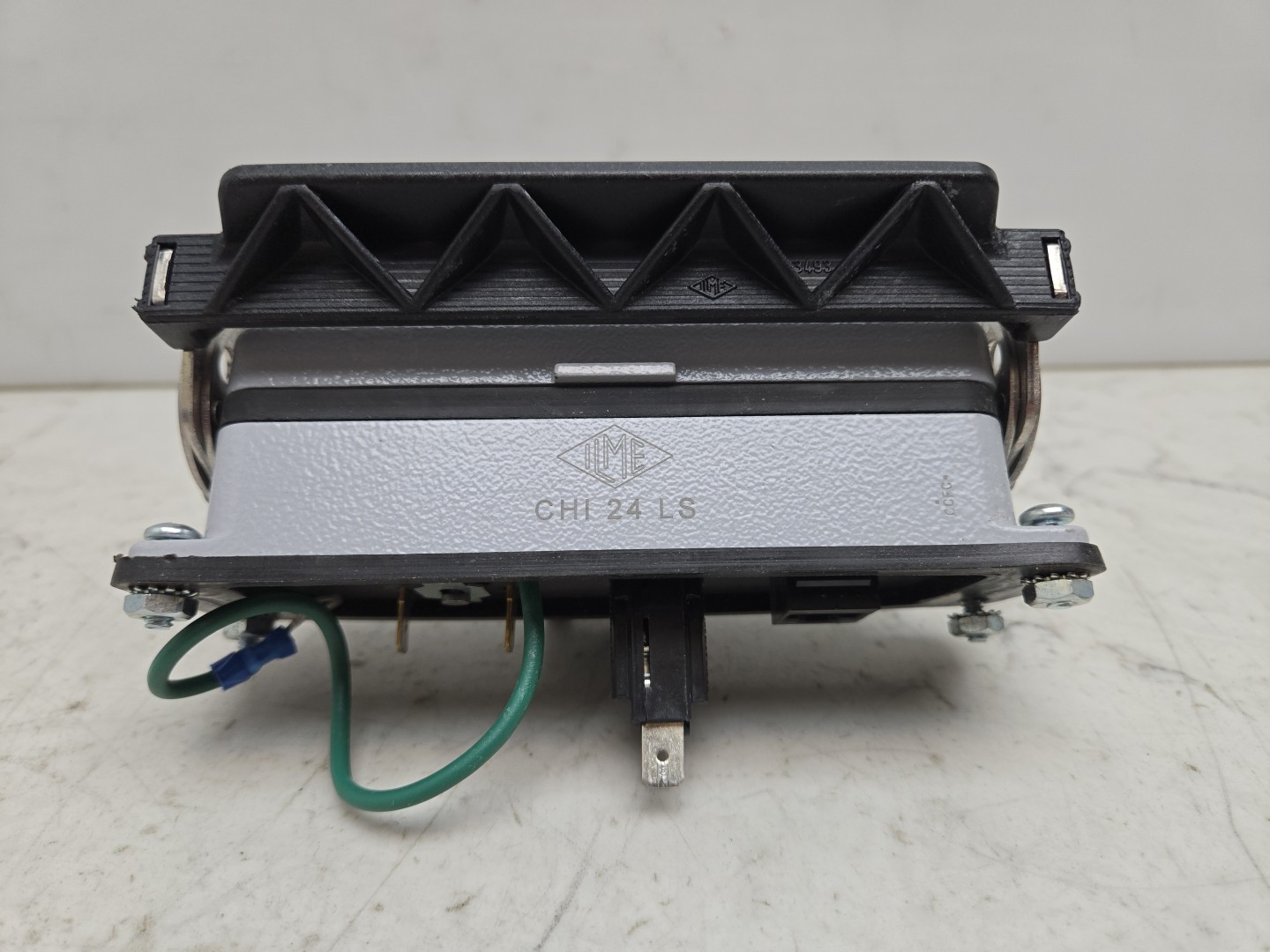 ILME CHI-24LS C-Type Bulkhead Mount Housing Single Lever Lid Rectangular Connect