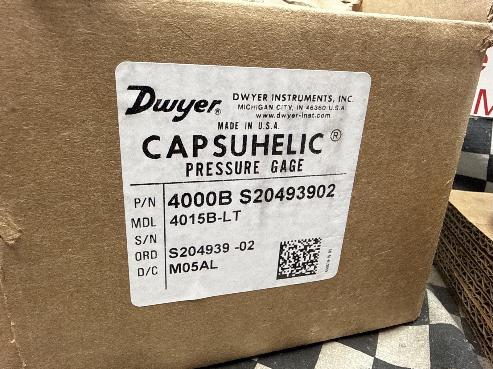 Dwyer 4015B-LT Capsuhelic Differential Pressure Gauge 0-15″ W.C., 4000BS20493902