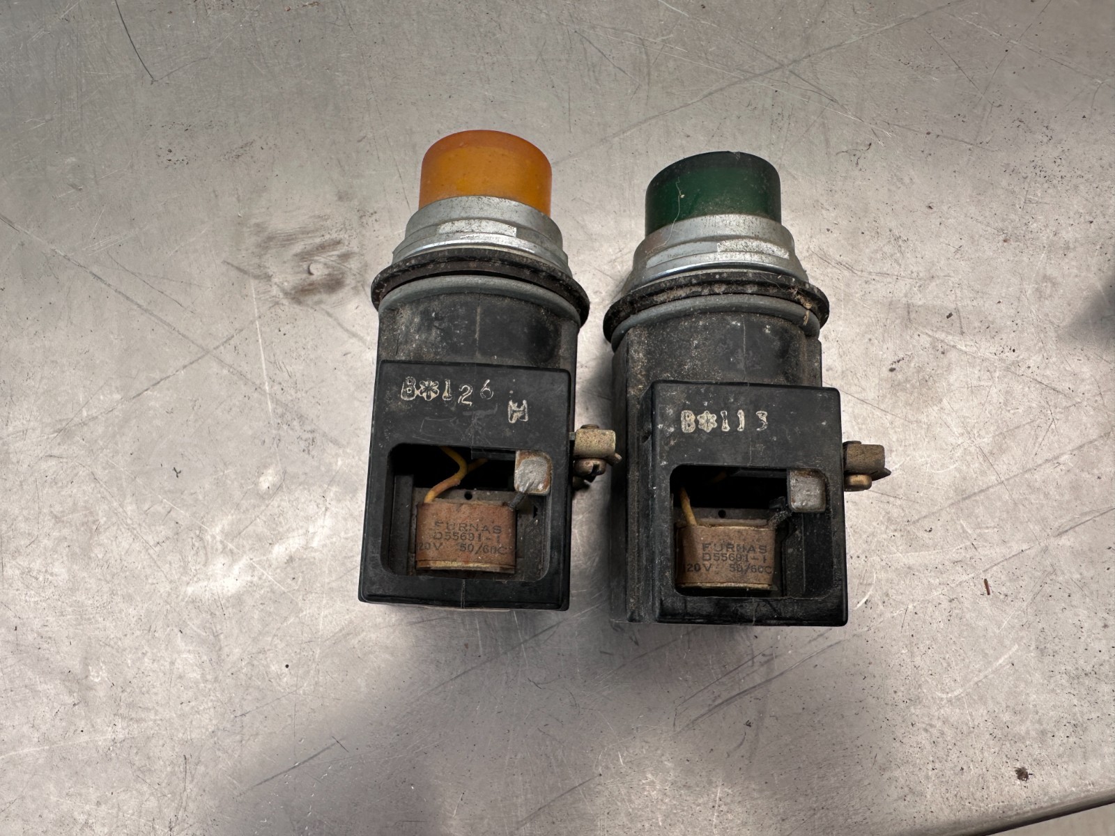 Furnas Electric 52PA4GN, 1x Amber Lens, 1x Green Lens – (Lot of 2 total)