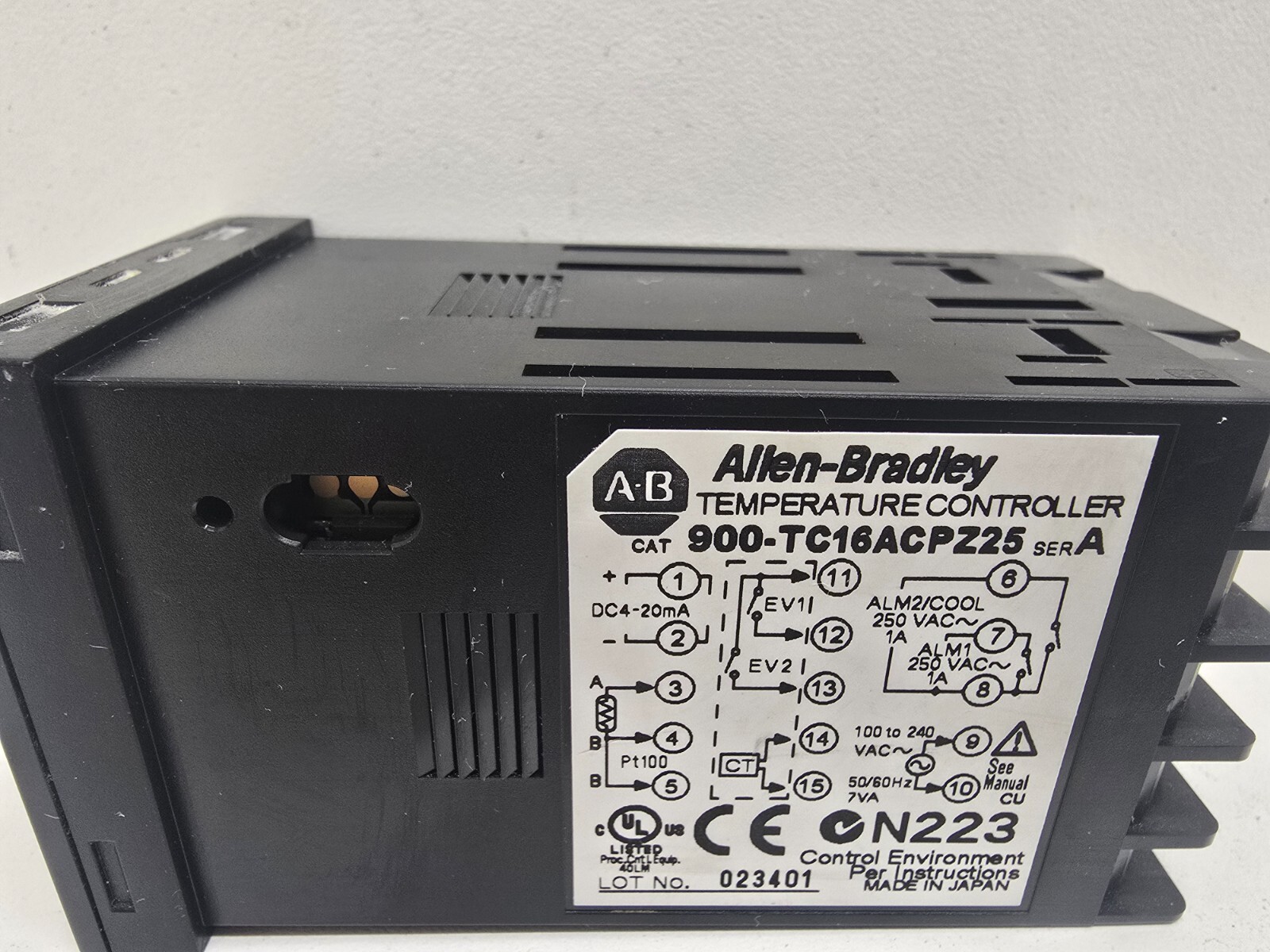 GOOD USED! ALLEN-BRADLEY SER. A TEMPERATURE CONTROLLER 900-TC16ACPZ25