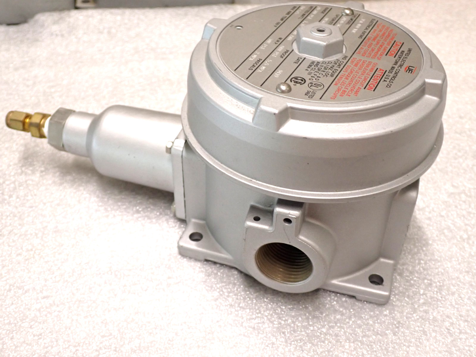 United Electric UE J120-361 Range 20-300 PSI Pressure Switch NEW