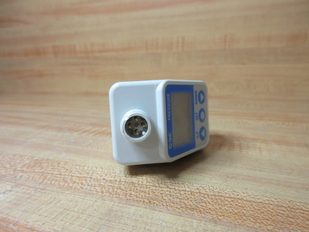 SMC ISE70-N02-L2 Digital Pressure Switch ISE70N02L2