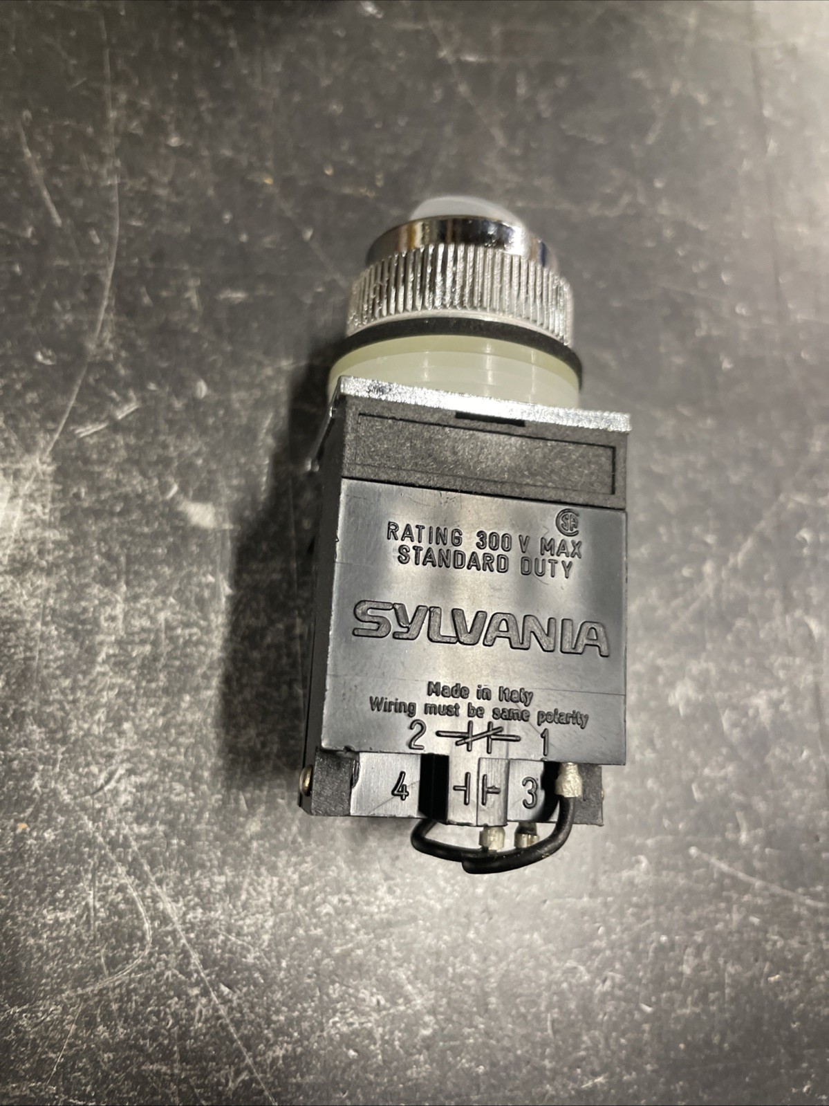 New Vintage Sylvania 100M-H370 Lighted Push Button Industrial Oiltight No Lens