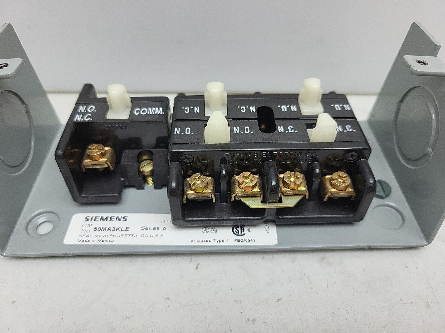 Furnas Siemens 50MA3KLE Forward Reverse Stop 3 Button Control Station *NO COVER