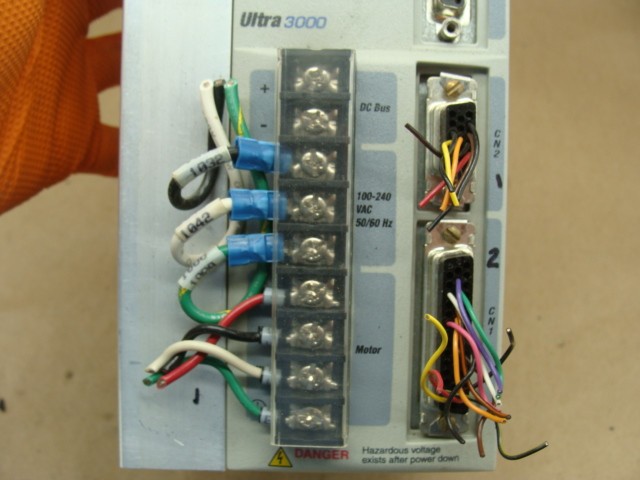 ALLEN BRADLEY ULTRA 3000 SERVO DRIVE 2098-DSD-020 9101-1767 120/240V 1PH