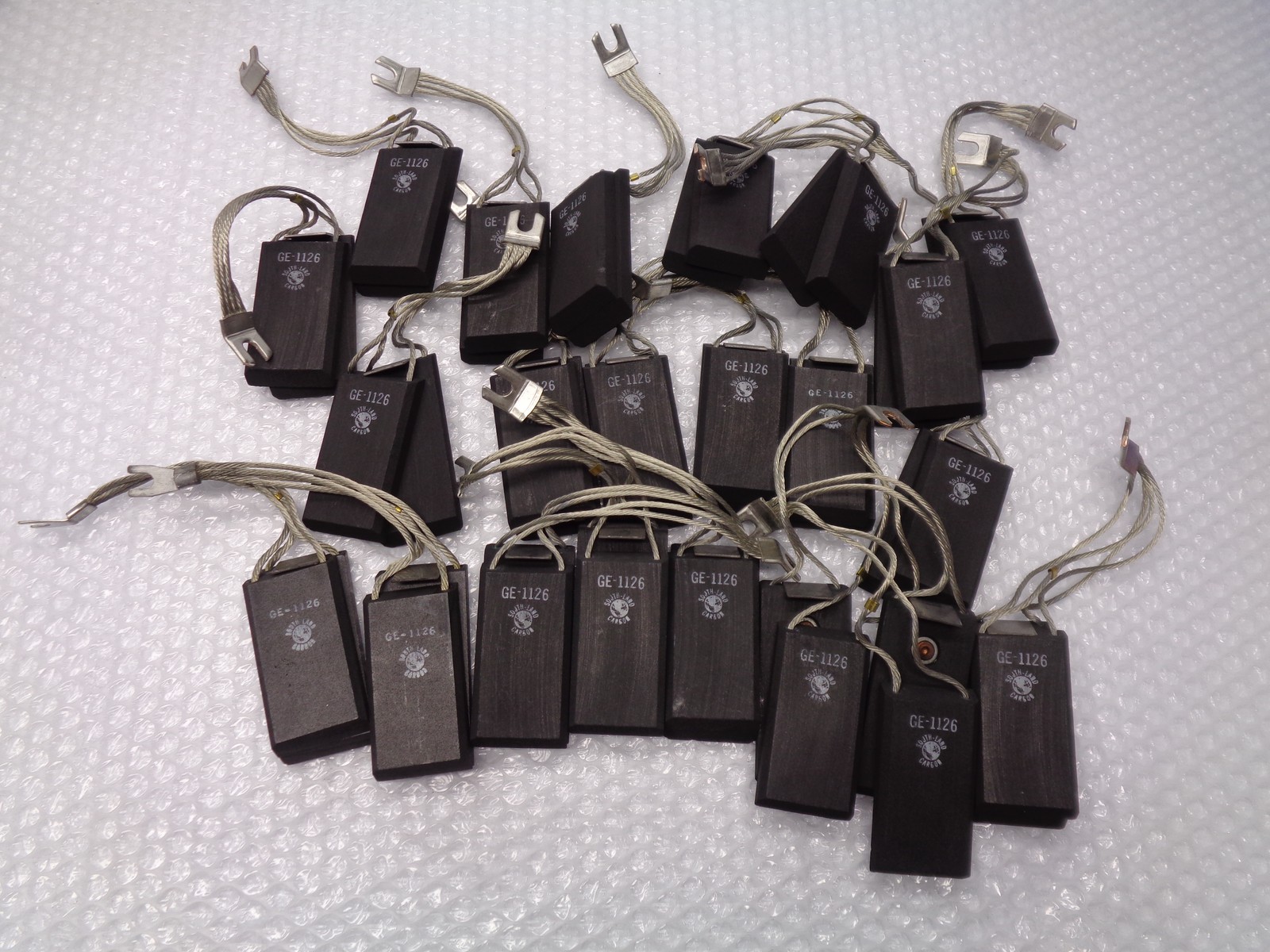 SOUTH LAND CARBON GE-1126 CARBON BRUSH LOT OF 22 NSNP