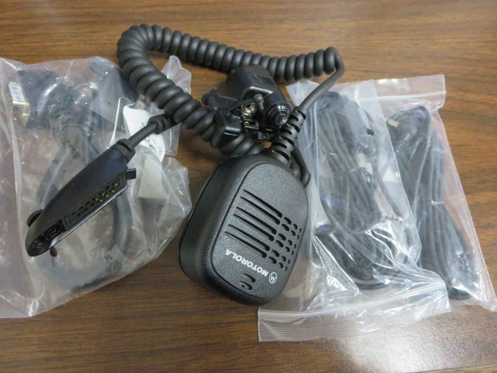 Motorola HMN9052E Remote Speaker Microphone Radio Mic with cable + connectors