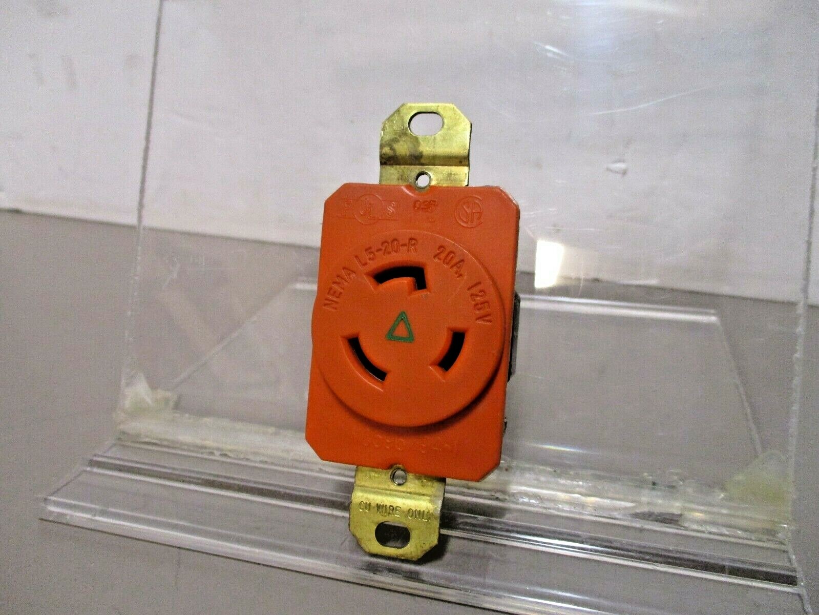WC596/94-1 Twist-Lock Receptacle 20A 125V 2-Pole 3-Wire Grounded Orange