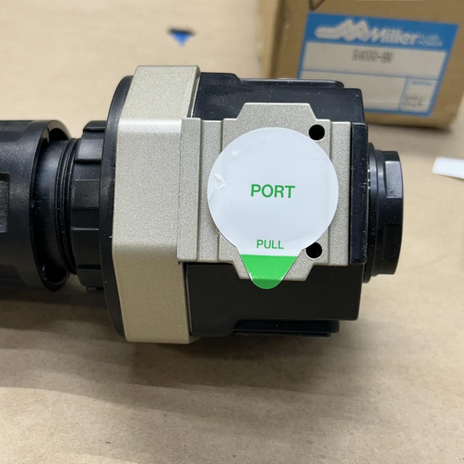 MILLER R4000 PNEUMATIC PRESSURE REGULATOR 7-120 RANGE(PSI) 150PSI MAX NIB