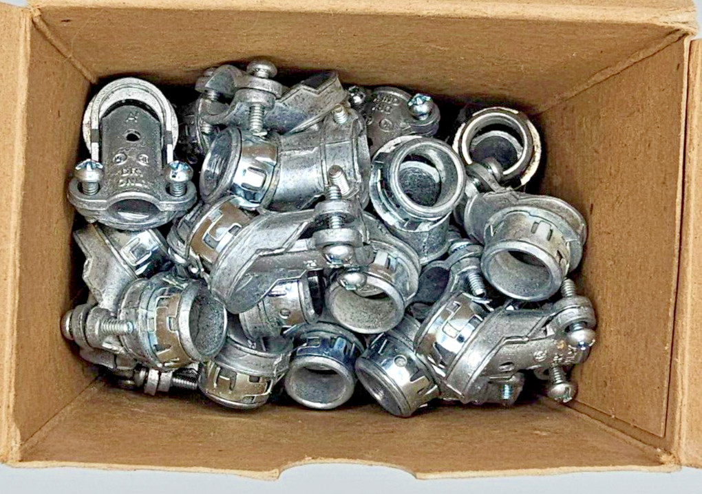 Arlington 4501ST 3/8″ Case of 50 Snap-Tite Angle Connectors 45 Degree .445-.610