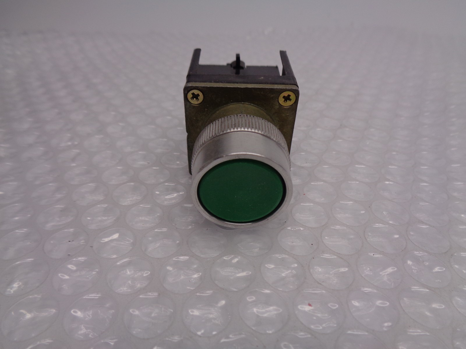 ALLEN BRADLEY 800MR-A1 SER.A PUSHBUTTON GREEN NSNP