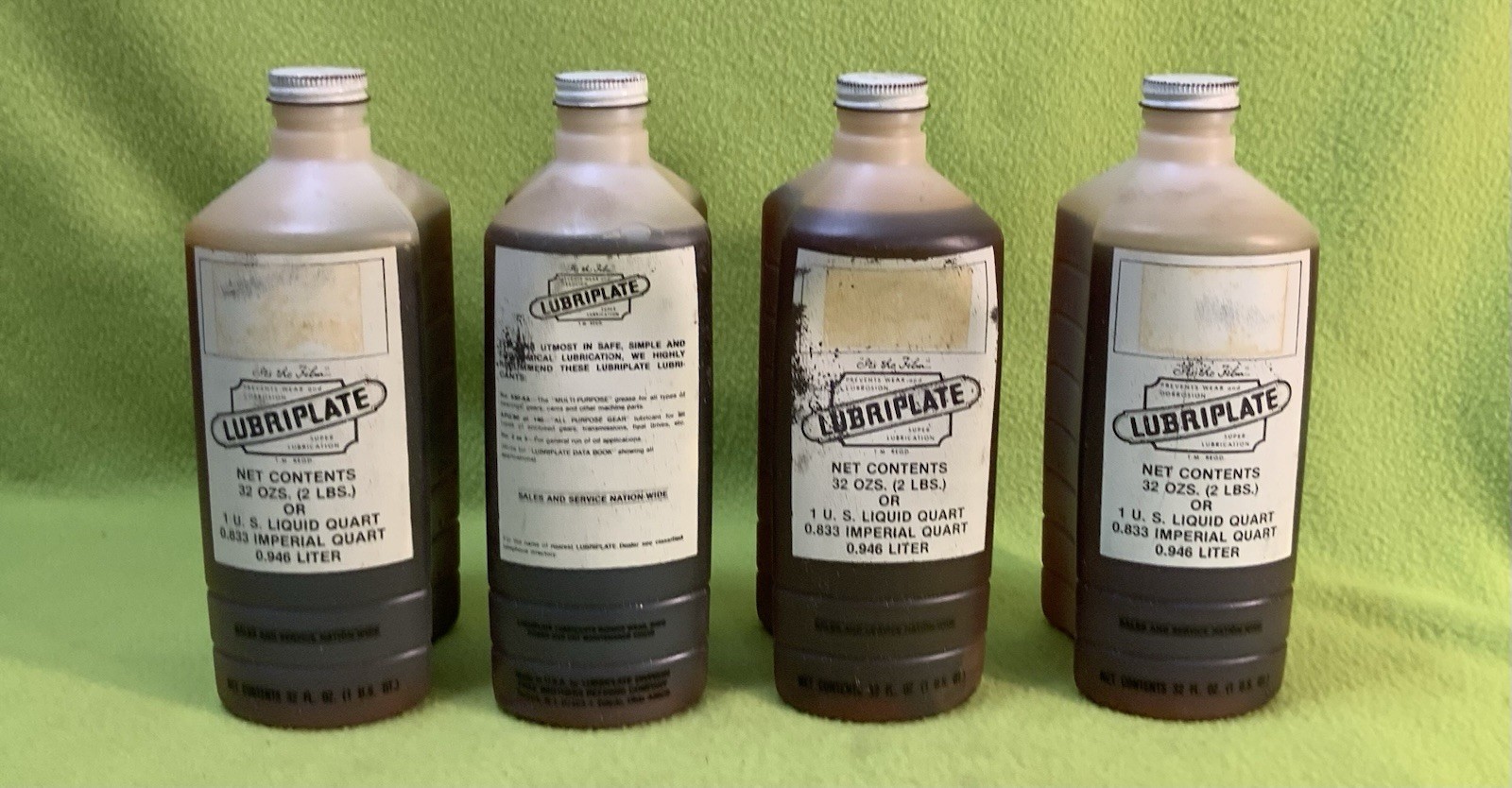 VINTAGE LOT (4) LUBRIPLATE SUPER LUBRICATION 1 QUART (PREVENTS WEAR & CORROSION)