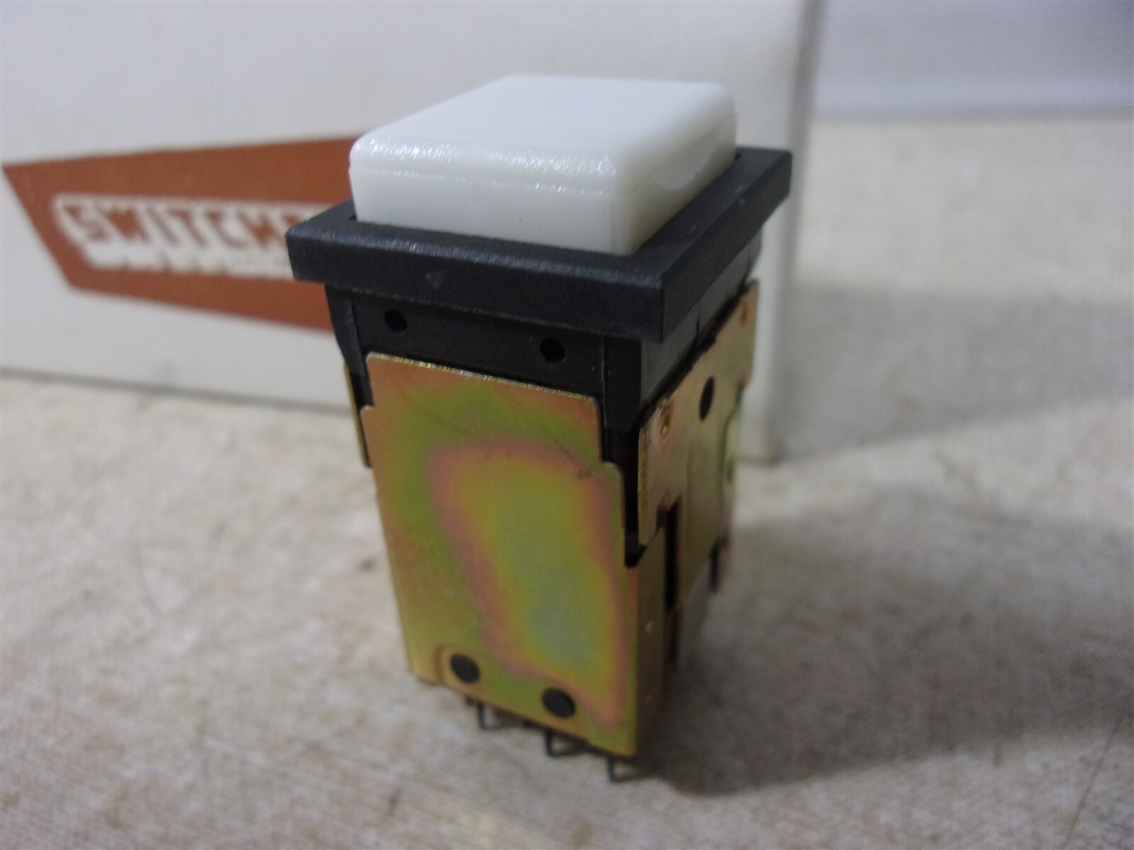 NEW Switchcraft PL812205 Push Lite Button Switch, Box of 5 *FREE SHIPPING*