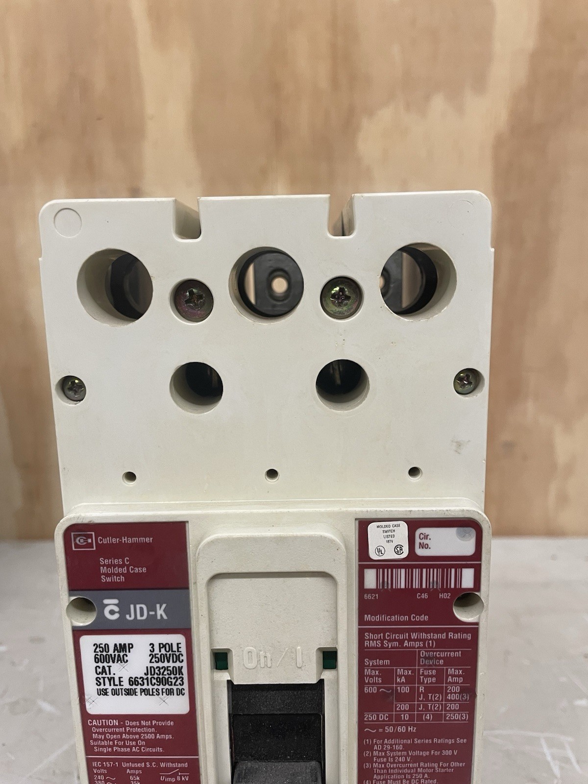 CUTLER-HAMMER JD3250K SER C 250 A 3P MOLDED CASE BREAKER