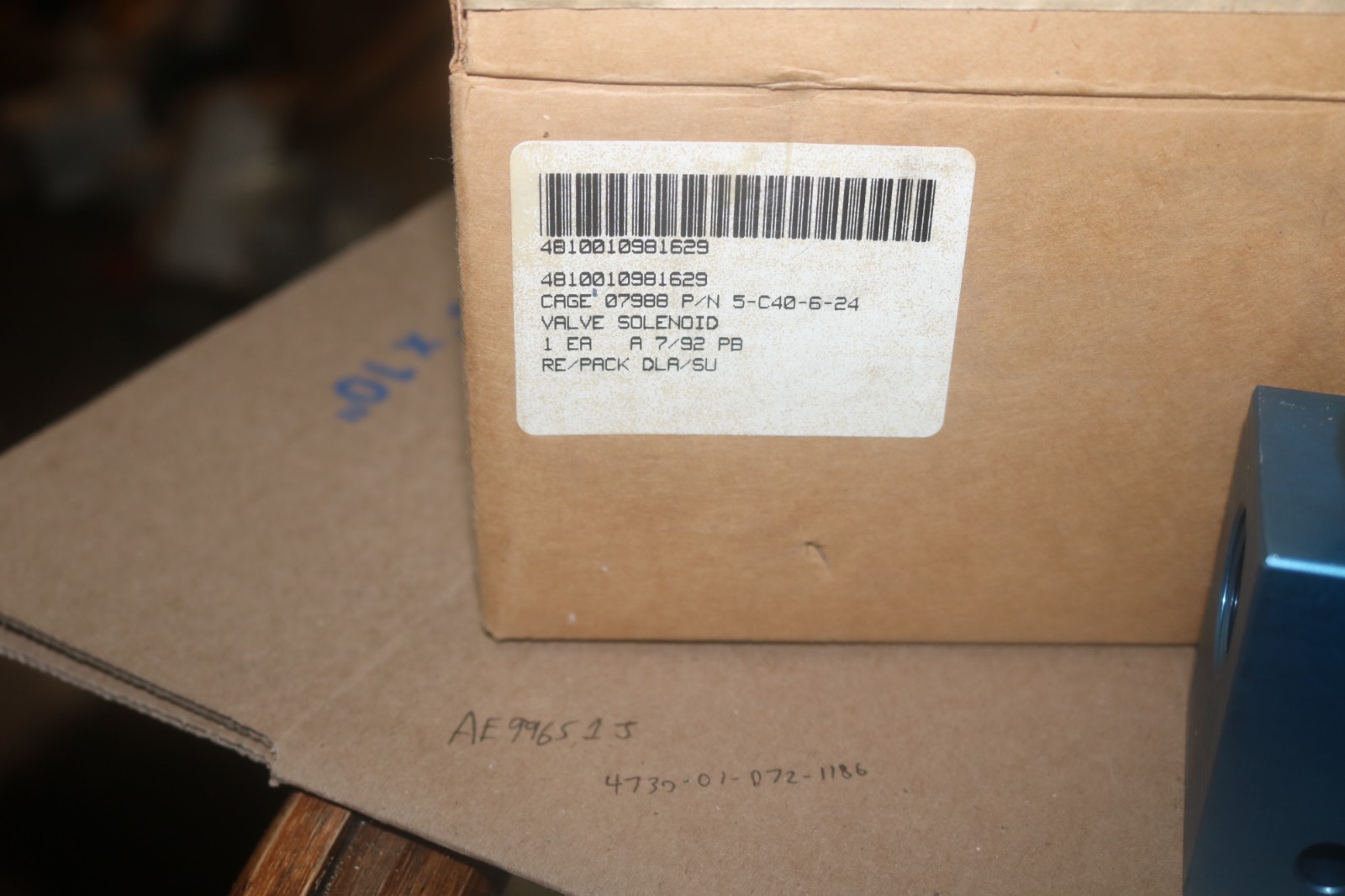 NOS Automotive inc. Fluid Power solenoid valve 24 V5-C40-6-24 4810-01-098-1629