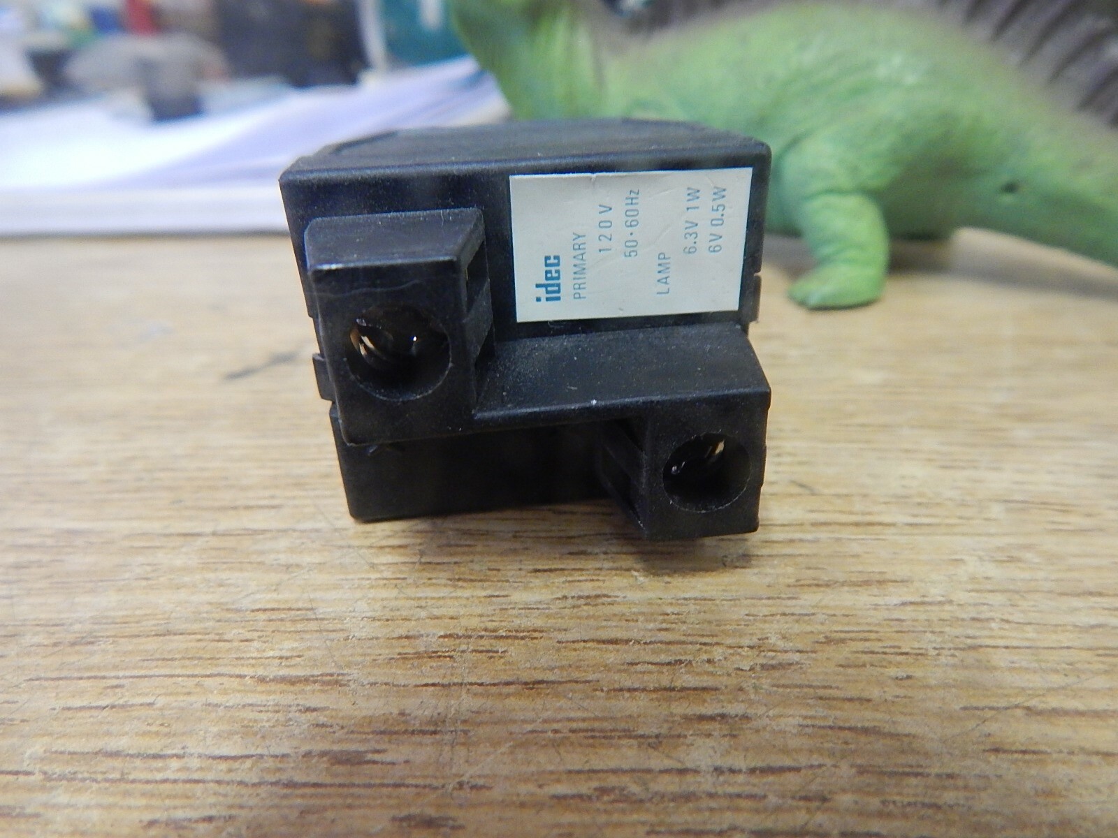 Idec 8581 S870 EN60947-5-1 120V 50-60Hz 6.3V 1W 6V 0.5W *FREE SHIPPING*