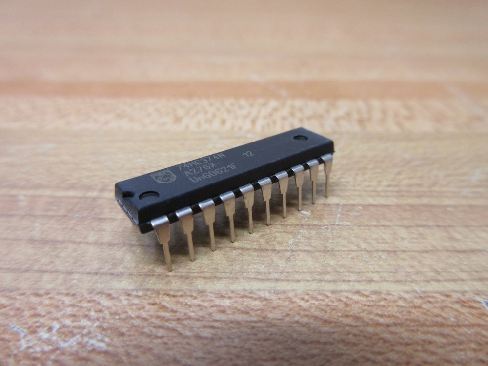 Philips 74HC374N Integrated Circuit (Pack of 7)