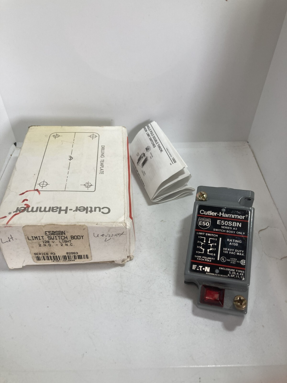 CUTLER HAMMER E50SBN LIMIT SWITCH BODY 2NO/2NC 120V LIGHT SERIES A3 NIB