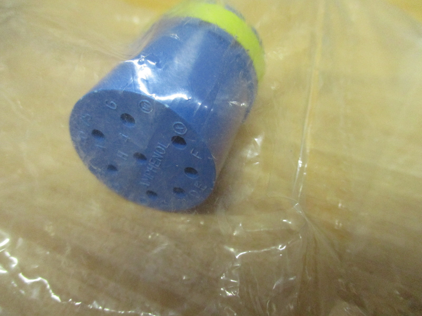 Amphenol 10-825811-07S Connector Insert 90-20-7S