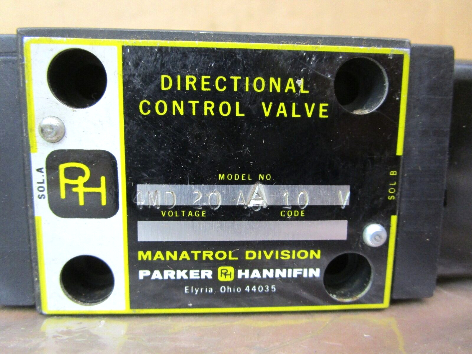 Parker 4MD20AA10V Directional Control Valve 4MD 20 AA 10 V 50932LR