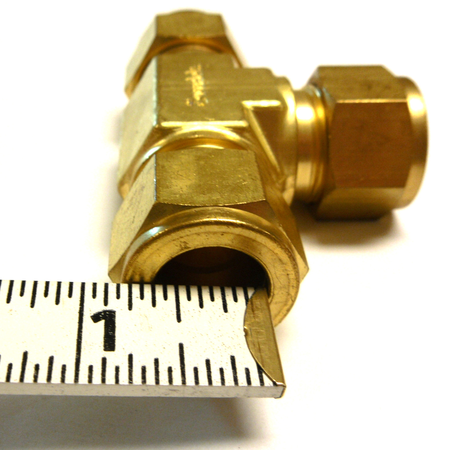 NEW LOT OF 2 SWAGELOK TEE UNION TWO DIFFERENT SIZES 1=5/8″ 1=3/4″ 1/2″ BRASS