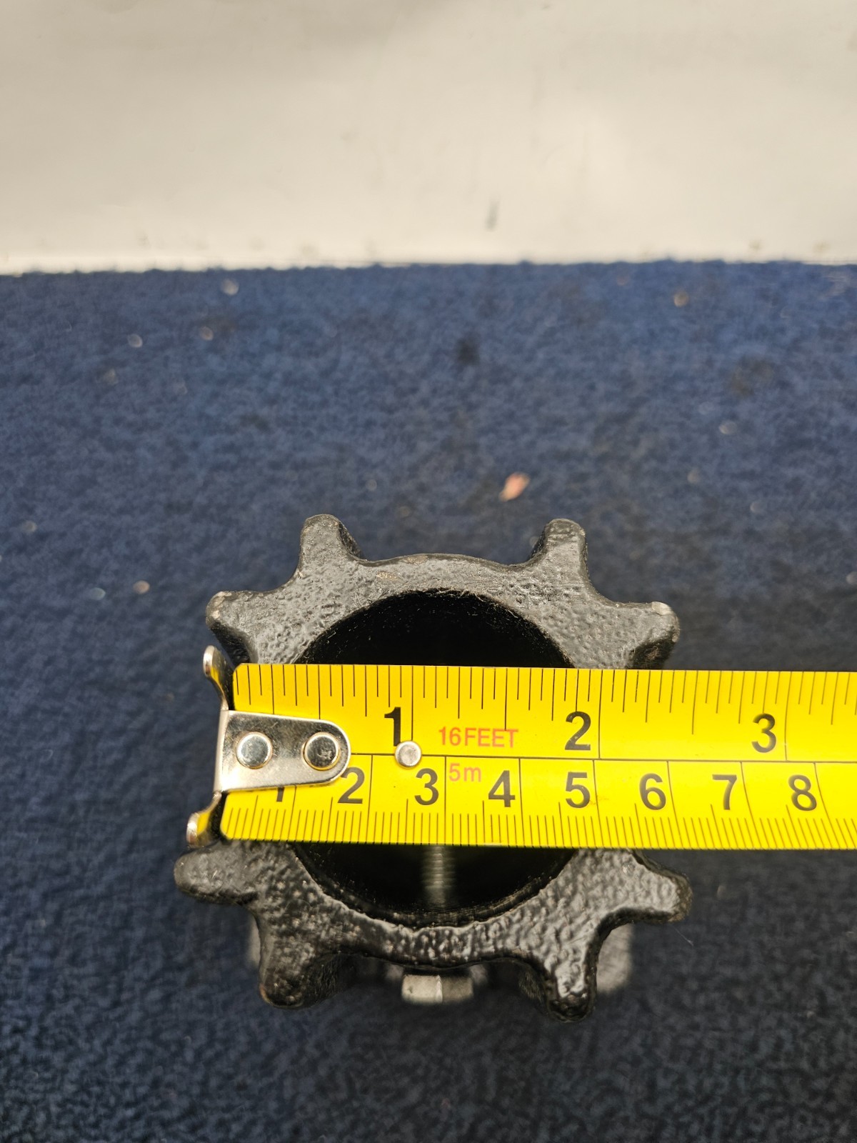 Global Industrial 940374 Single Socket Base For Pedestrian Barrier