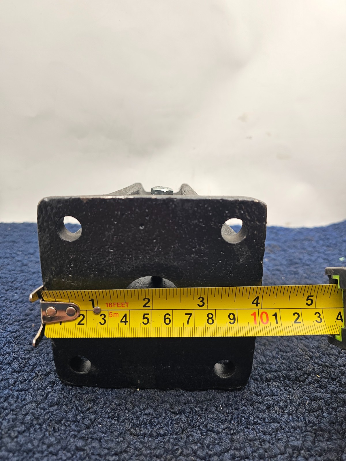 Global Industrial 940374 Single Socket Base For Pedestrian Barrier