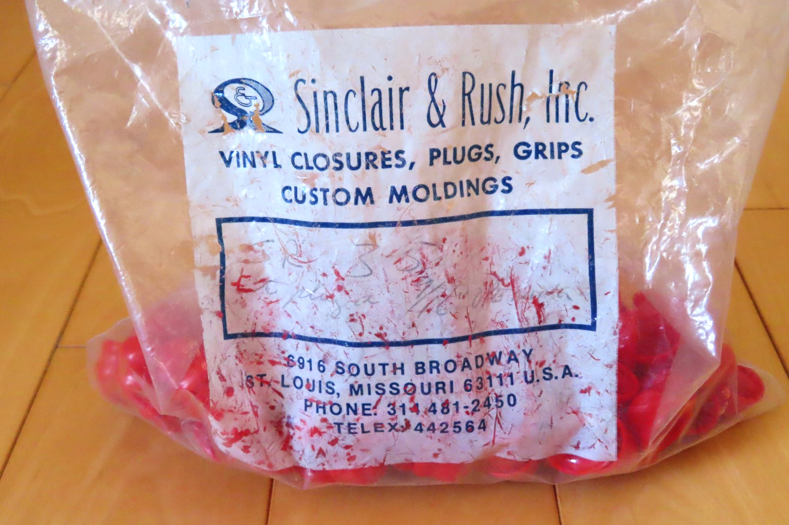 Pack of 148 SINCLAIR & RUSH, INC. Round/Bell-Shaped Vinyl Caps (Red)