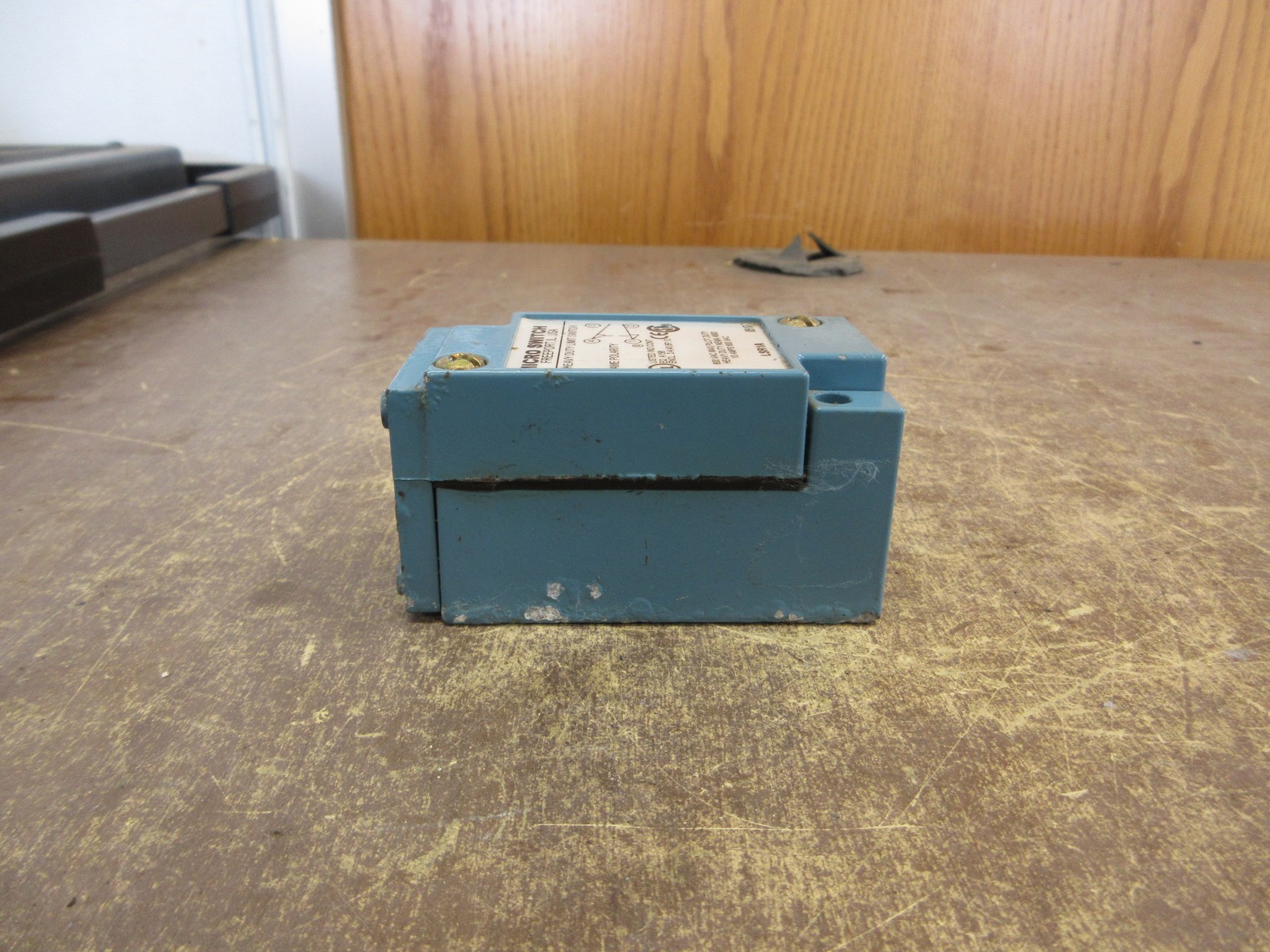 Micro Switch Heavy Duty Limit Switch LSR1A 10A 600V Used