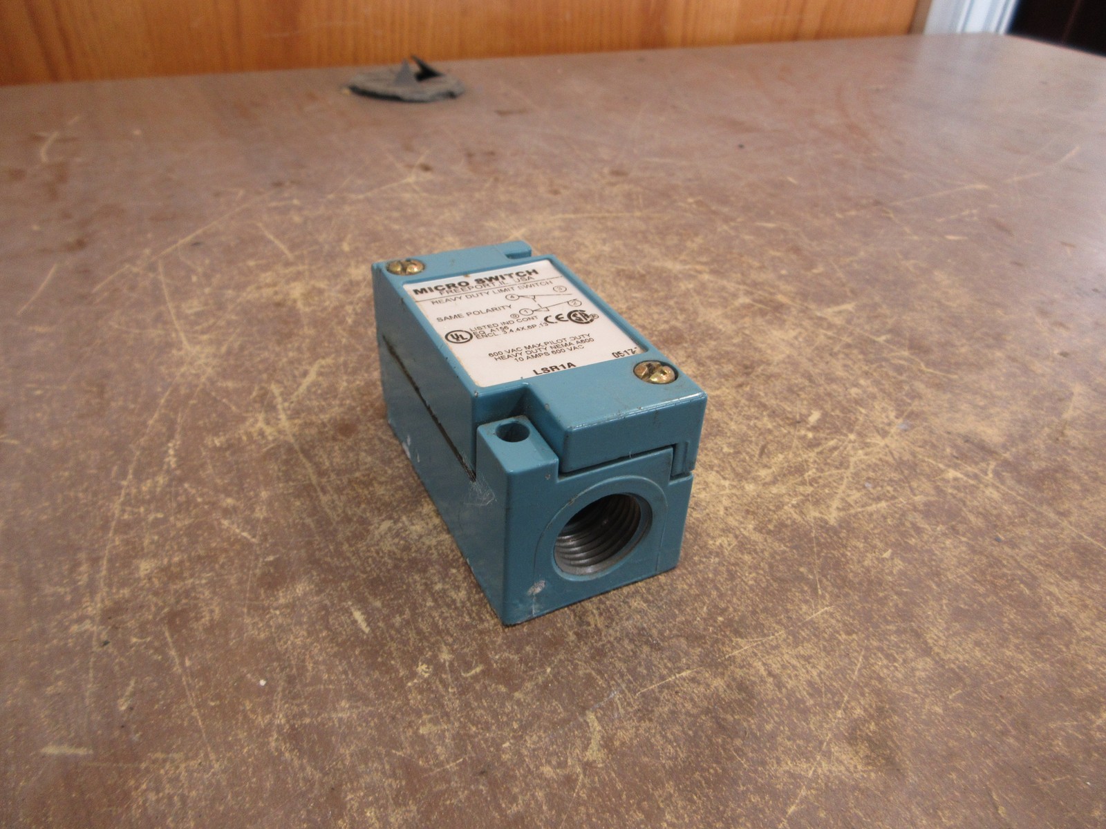 Micro Switch Heavy Duty Limit Switch LSR1A 10A 600V Used