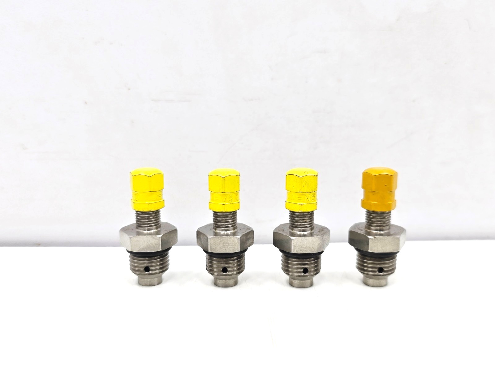 87979 NOV VARCO PRECHARGING AIR CANTROL VALVE 1/8″ LOT OF 4